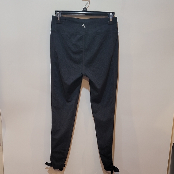 Chic Black Leggings with Bow Detail - Picture 3 of 9